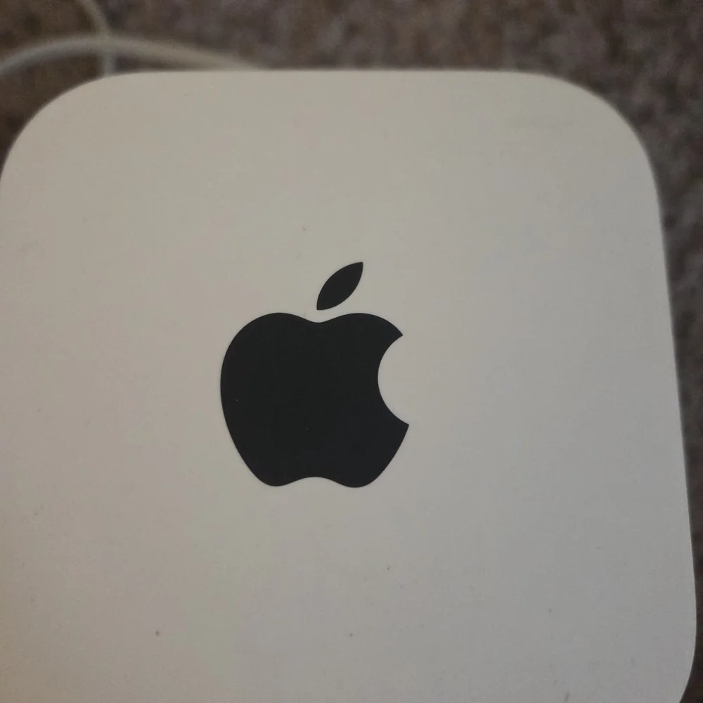 Apple Wi-Fi Router - Picture 3 of 5